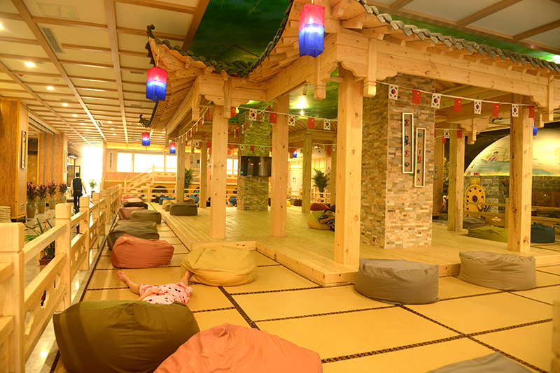 沐森汤泉坐落于临沂市兰山区沂州路紧靠火车站,营业面积20000多平方米